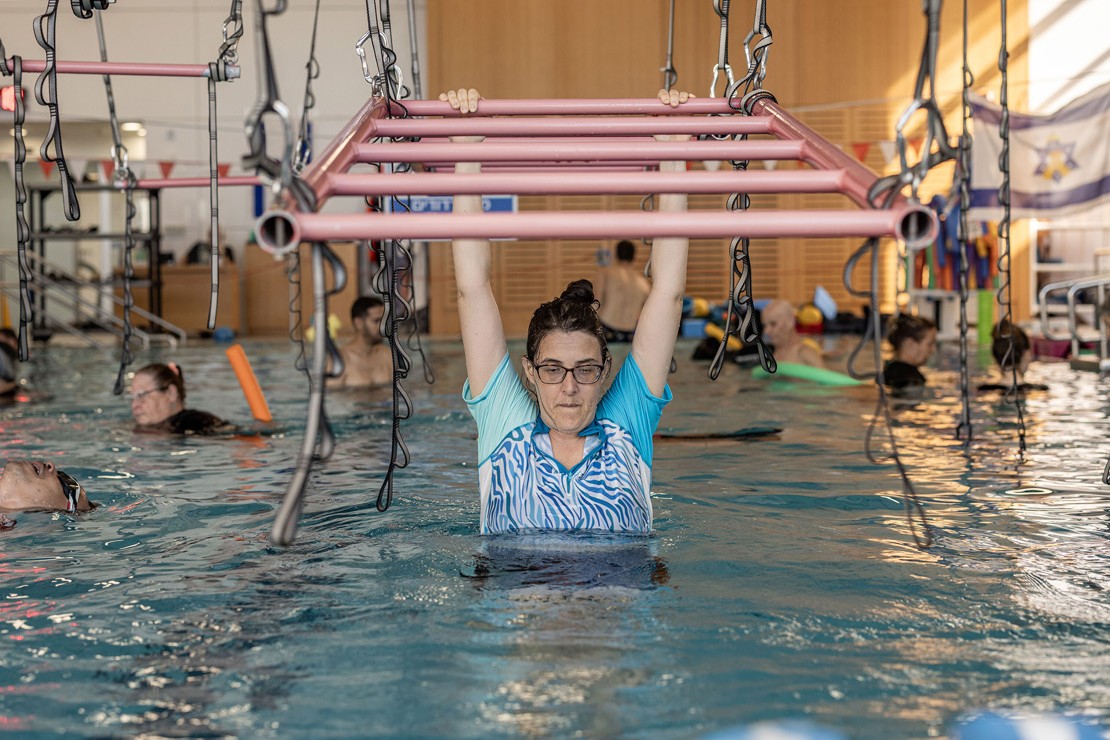 Elizabeth Tsurkov trains in a therapy pool.