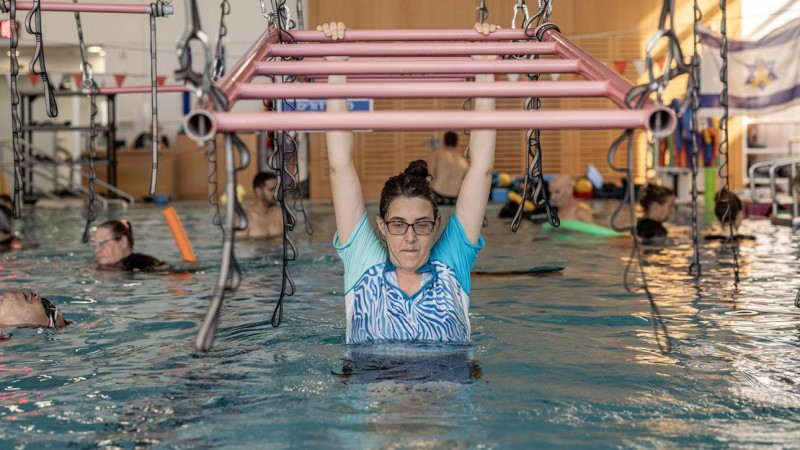 Elizabeth Tsurkov trains in a therapy pool.
